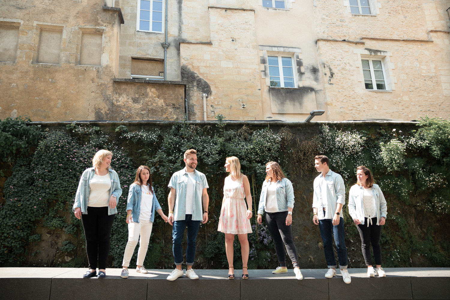 seance photo evjf bordeaux cap ferret arcachon enterrement vie jeune fille photographe garcons mixte veste jean