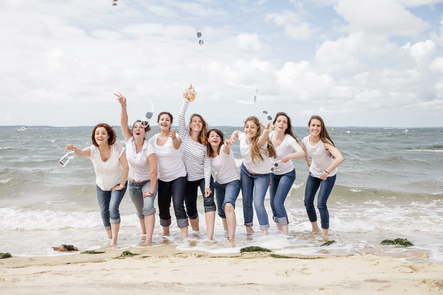 seance photo evjf bordeaux cap ferret arcachon enterrement vie jeune fille photographe plage lunettes