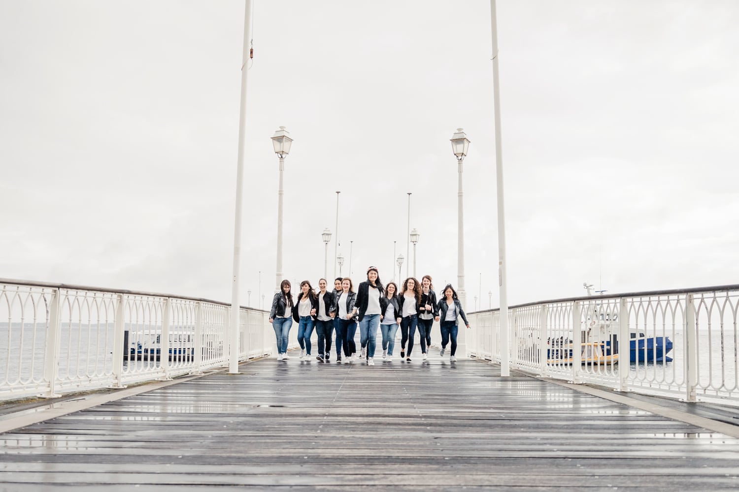 seance photo evjf bordeaux cap ferret arcachon enterrement vie jeune fille photographe pluie plan B