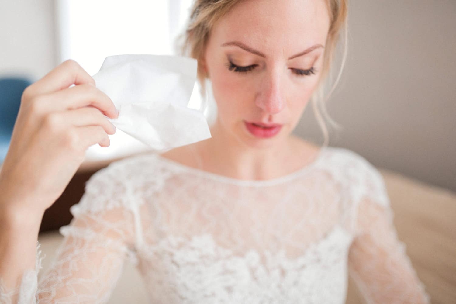 photographe mariage bordeaux cap ferret arcachon emotion larmes habillage anna kara