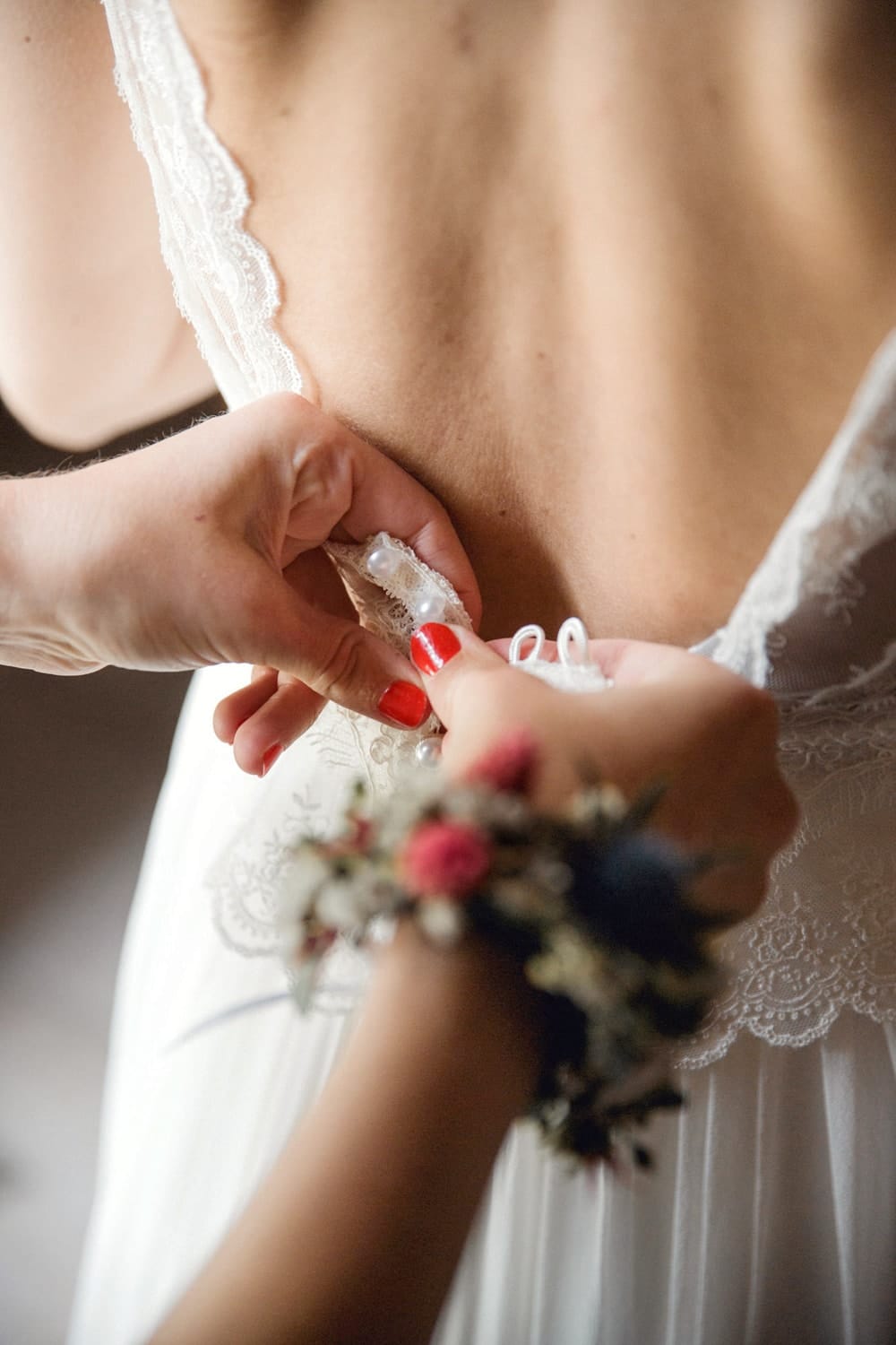 photographe mariage bordeaux cap ferret arcachon preparatifs habillage robe