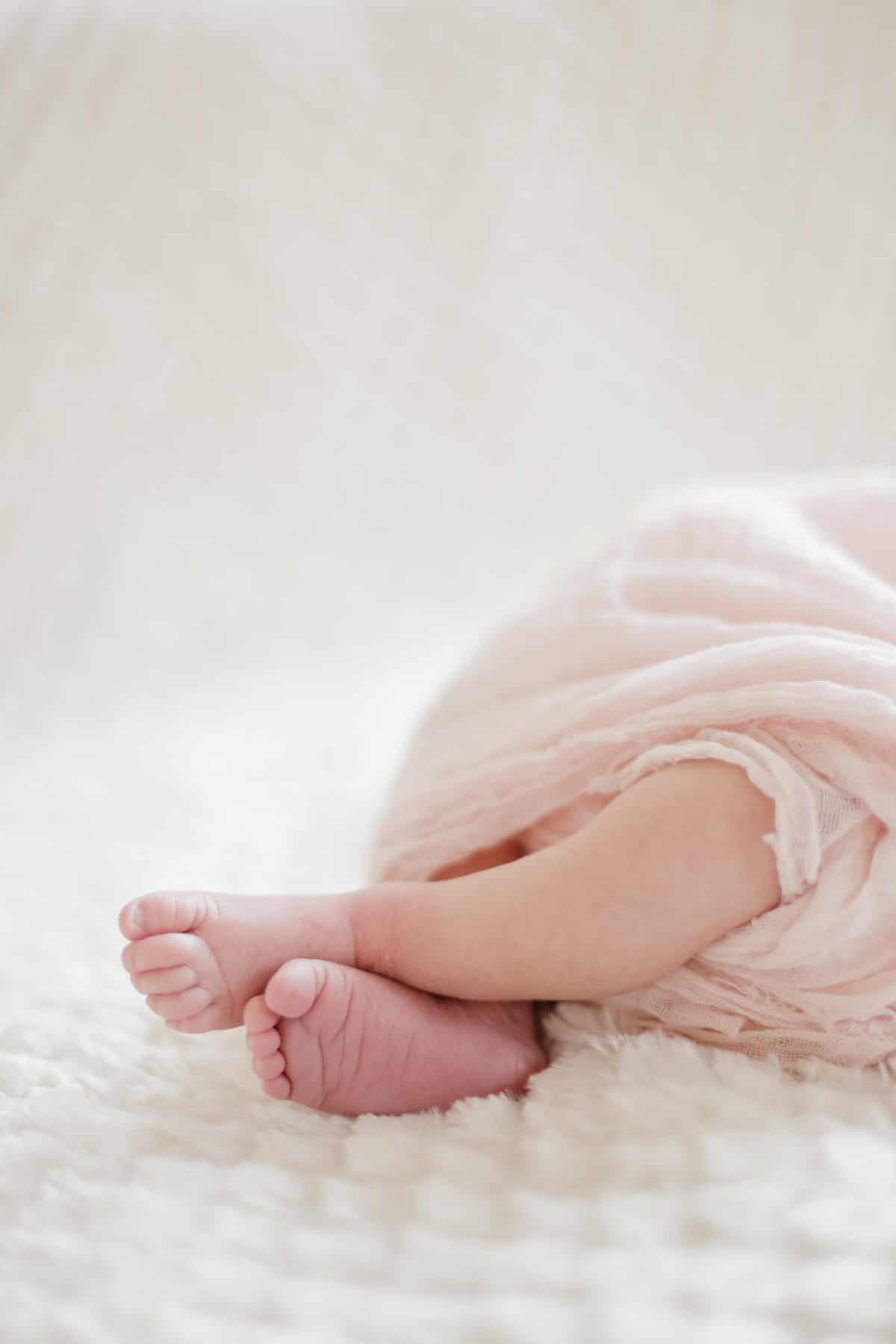 photographe bébé nouveau-né maternité bordeaux séance photo maison à domicile lifestyle fineart francais sarah miramon carla 07