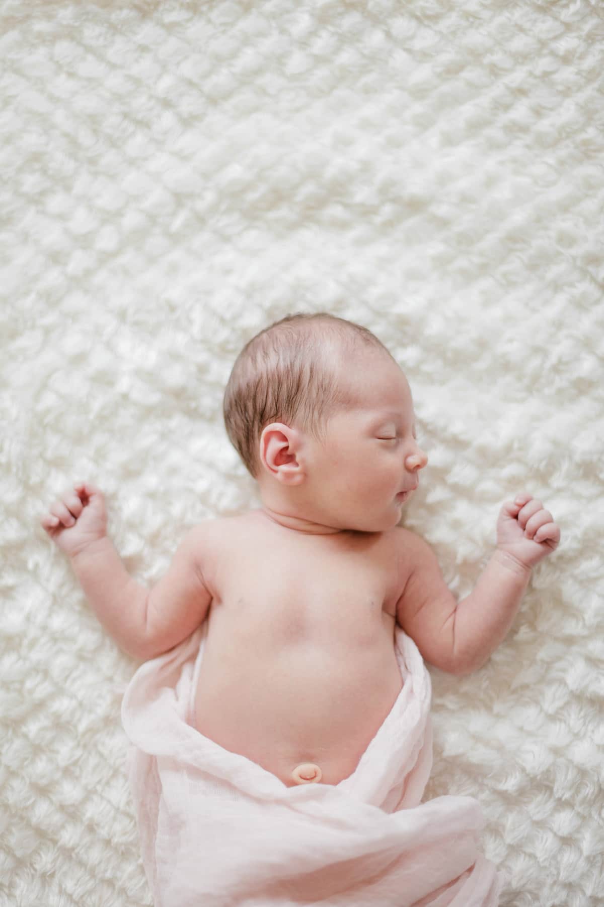 photographe bébé nouveau-né maternité bordeaux séance photo maison à domicile lifestyle fineart francais sarah miramon carla 08