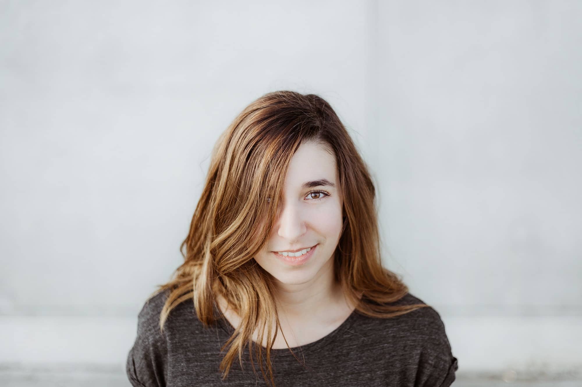 portrait de la photographe de mariage Sarah Miramon