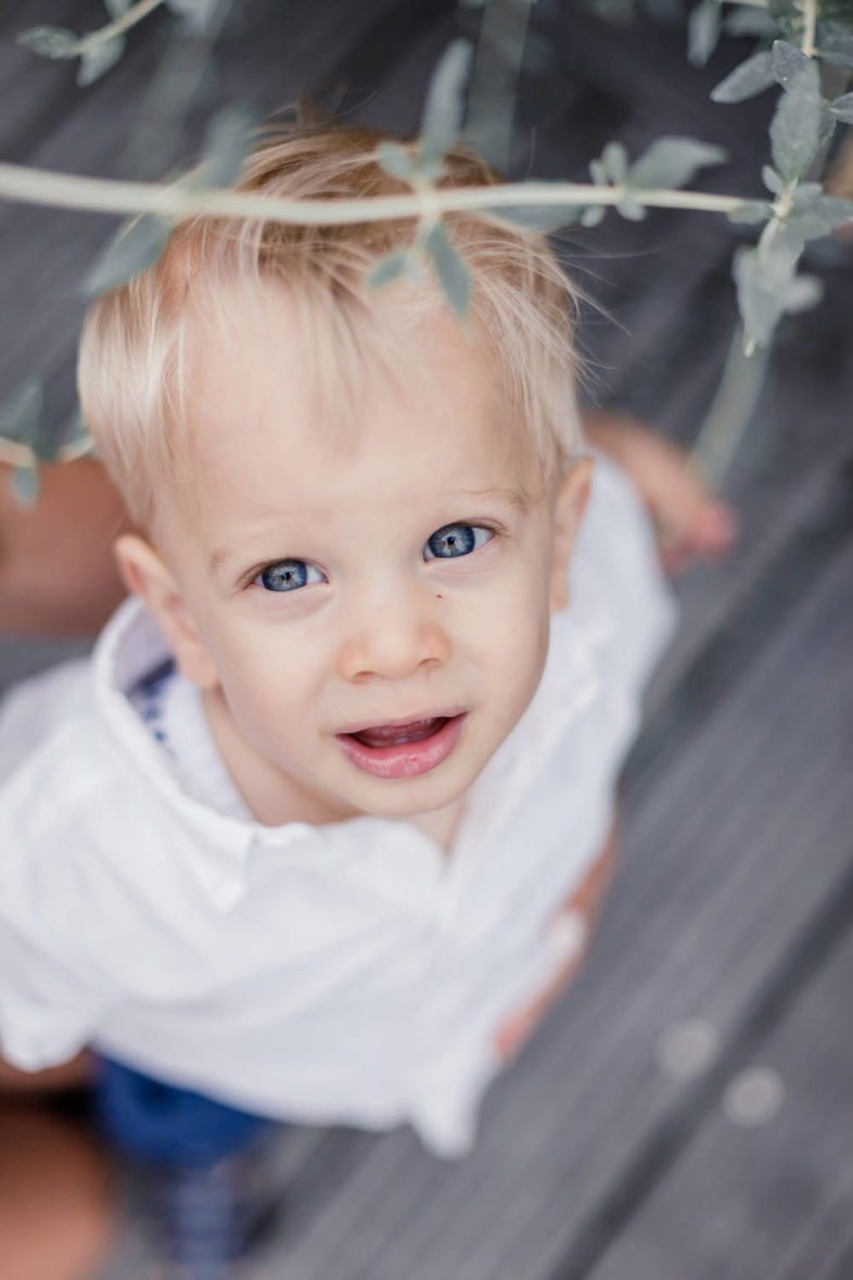 portrait enfant aux yeux bleus