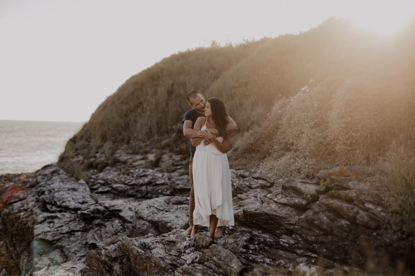 12 seance photo couple plage bretagne rochers