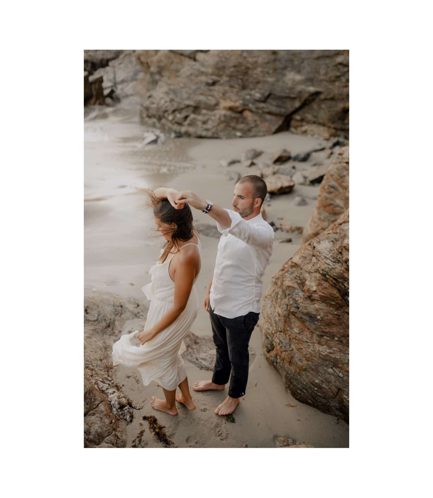 21 seance photo couple plage bretagne rochers