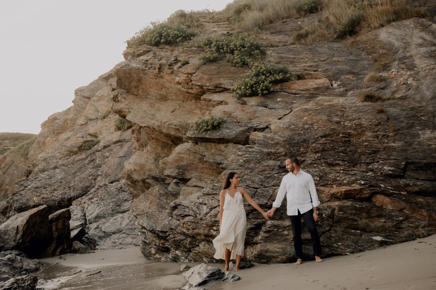 22 seance photo couple plage bretagne rochers