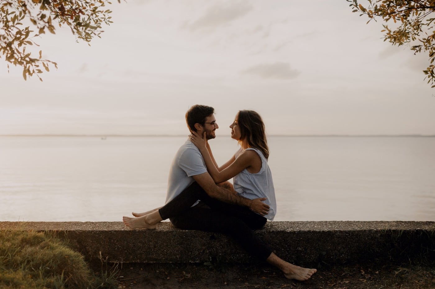 23 MarieJonathan seance photos couple bordeaux lac pins amoureux 042